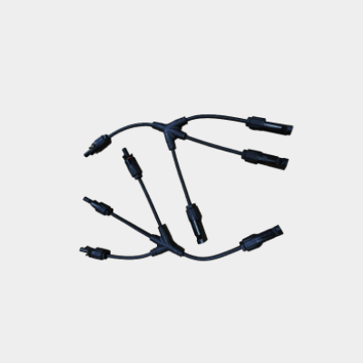 3 块太阳能电池板并联<br />用于连接的 3 节电缆<br />(一套两件）